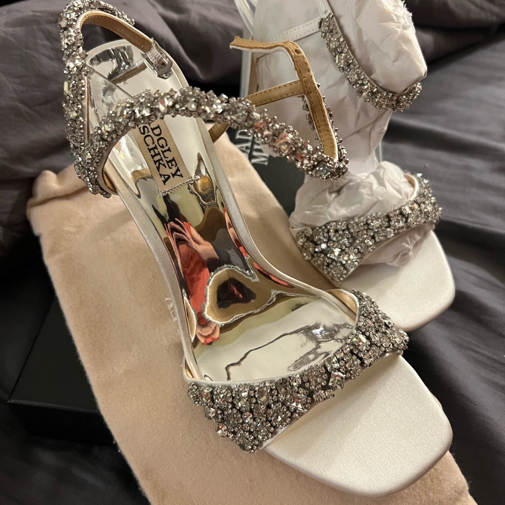 Badgley Mischka Galia Size White Satin - Picture 12 of 17